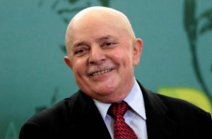 LULA os cabelos não são os mesmos, mas o carisma ainda é um grande trunfo nas eleições municipais