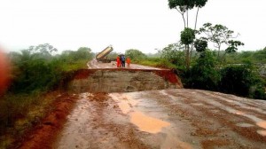 a estrada se divide ao meio em Marau (foto Marcelo Barreto) 