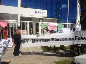 Na faixa, a ironia: Ministério Publico da Funai