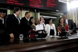 Primeira-dama Aline Peixoto recebe título de Cidadã Soteropolitana