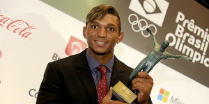 Isaquias Queiroz, canoísta, membro do Time Petrobras, recebe o prêmio Brasil Olímpico
