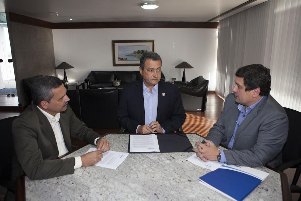 Governador Rui Costa, se reúne com Claudevani Leite, prefeito de Itabuna e Rogério Cedraz, presidente da Embasa. (.Foto Mateus Pereira/GOVBA)