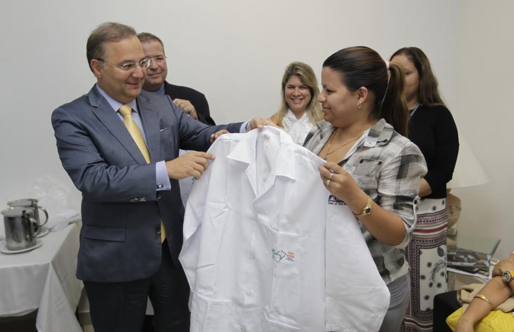 Chegada de Médicos Cubanos Local : Base Aérea de Salvador Na foto: Fabio Vilas-Boas, Secretário de Saúde do Estado Foto: Elói Corrêa/GOVBA