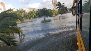 Ruas e avenidas ficaram alagadas (foto: Alejandro Cruz/ Facebook)