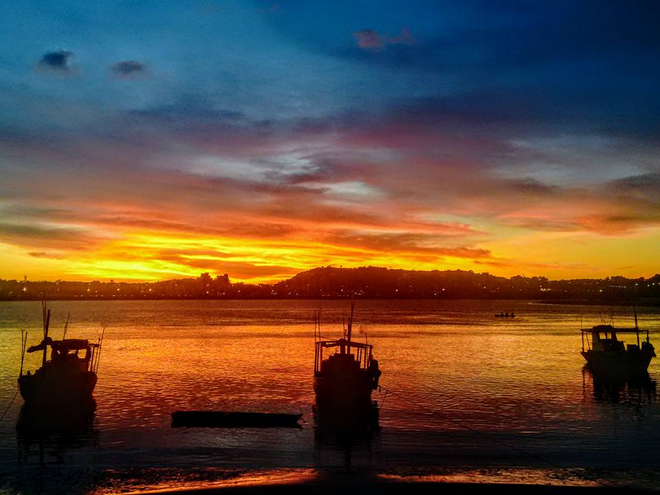 Fim de tarde/início de noite na Baia do Pontal, Ilhéus, Sul da Bahio. (fotos Dominique Sabine Azevedo)