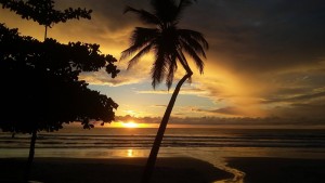 Nascer do sol na Praia do Sul em Ilhéus (Foto Leonardo Garcia Diniz)