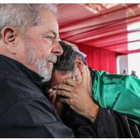 Pró-Reitor da Universidade Federal de Sergipe, Mário Adriano, se emociona e chora ao saudar o Doutor Honoris Causa Luís Ignácio Lula da Silva.