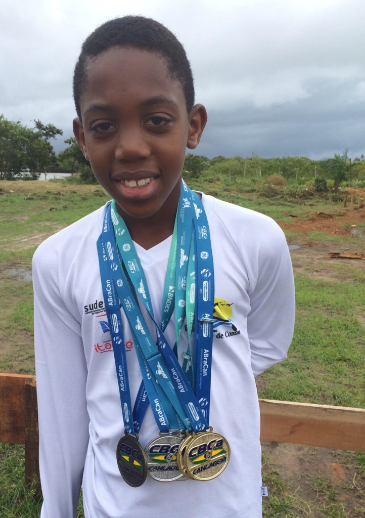 Cauan Igor Santos,  11 anos, da  Associação de Canoagem de Itacaré. 2 medalhas de ouro, 3 de prata e 1 de bronze em seis provas disputadas no Campeonato Brasileiro de Canoagem. Itacaré foi a campeã da competição, com  72 medalhas conquistadas,  22 de ouro, 23 de prata e 27 de bronze. 