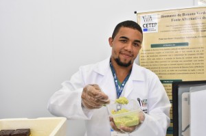 12.08 Tailan Melo apresenta a Biomassa da Banana vferde - Foto Claudionor Jr (4)