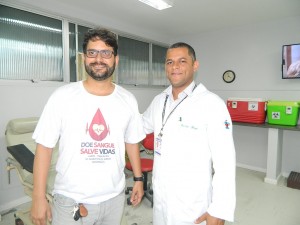 Professor Caio Monteiro em visita ao Banco de Sangue