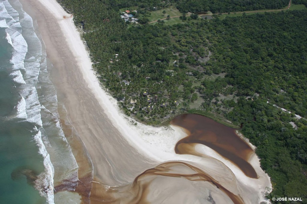 Barra do Rio Sargi, limite entre os  municípios de Ilhéus e Uruçuca. Uma das mais lindas praias do Nordeste Brasileiro.