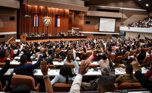 Em Cuba a maioria da força de trabalho qualificada é feminina e o Parlamento tem 53% de mulheres. Foto: Pool New/Reuters