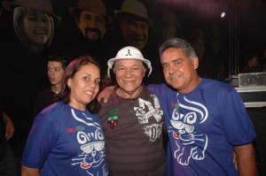 Sara Dourado, o saudoso sanfoneiro Domiguinhos, e Douradinho, em 2010 (Foto Geraldo Borges)