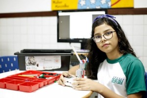 Laís Cerqueira, de 11 anos, vem descobrindo novas formas de aprendizagem com uso de metodologias inovadoras || Foto Valter Andrade/Coperphoto/Sistema FIEB