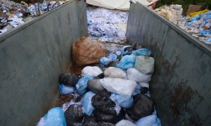 Catadores de lixo podem aproveitar resíduos de prédios públicos  (foto Marcello Casal Jr. Agencia Brasil)